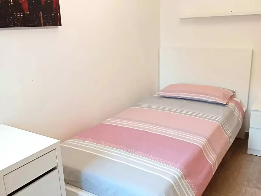 Immagine 3 di Camera in affitto  in Via Medardo Rosso a Milano