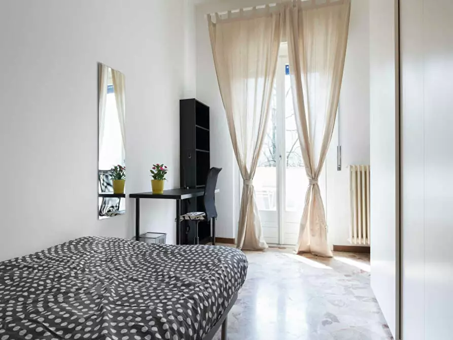 Immagine 1 di Camera in affitto  in Viale Coni Zugna a Milano