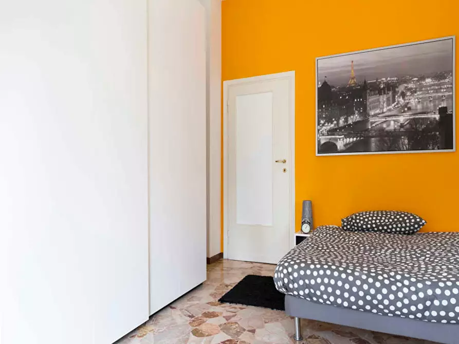 Immagine 3 di Camera in affitto  in Viale Coni Zugna a Milano