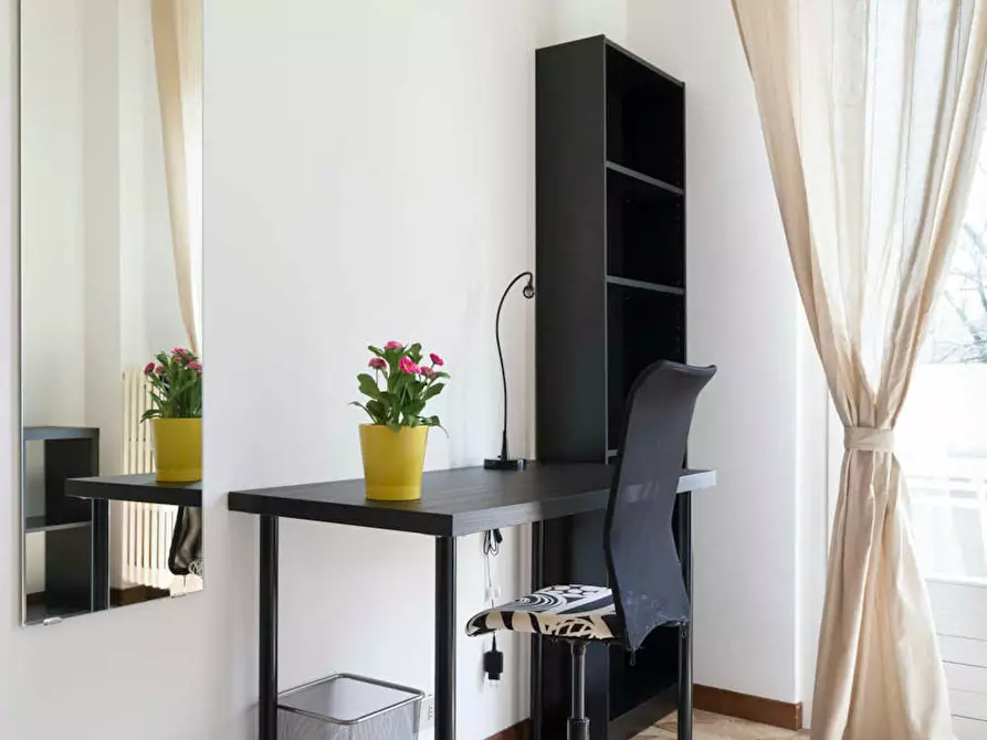 Immagine 4 di Camera in affitto  in Viale Coni Zugna a Milano