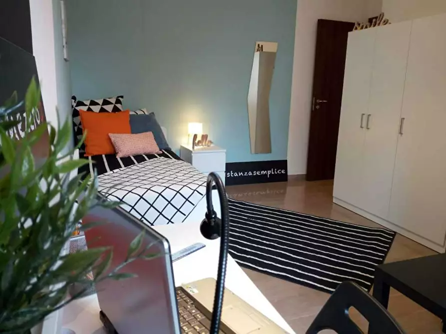 Immagine 1 di Camera in affitto  in Via Rocca d'Anfo a Brescia
