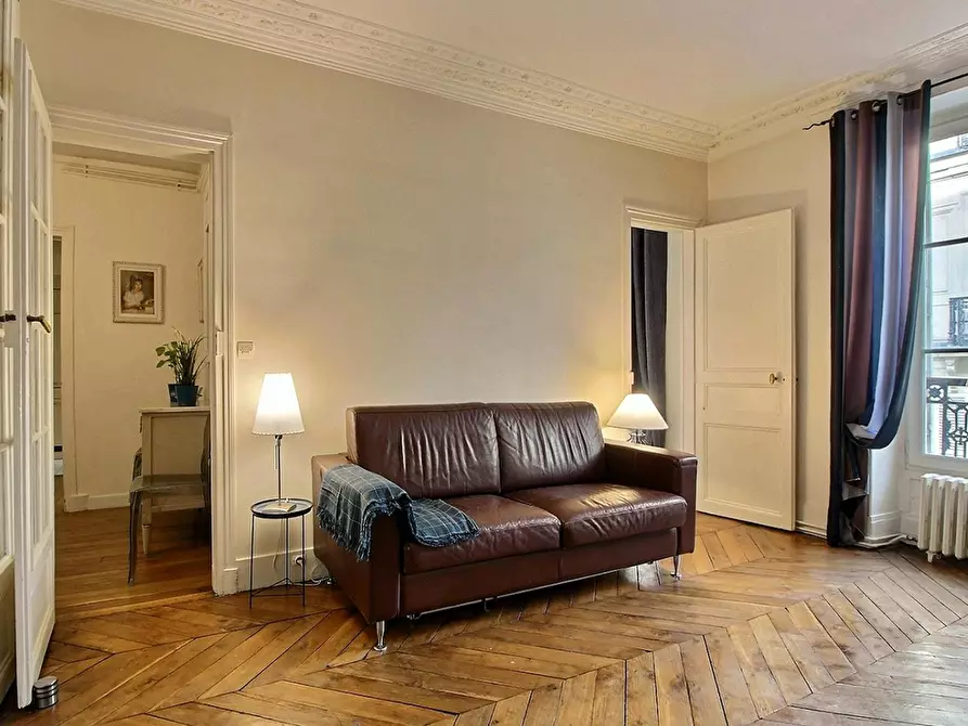 Immagine 5 di Appartamento in affitto  in Rue Jean Mermoz a Paris 08
