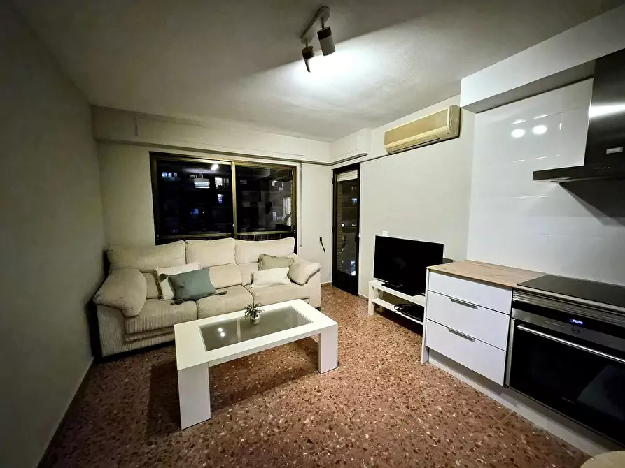 Immagine 3 di Camera in affitto  in Avinguda del Doctor Waksman a Valencia