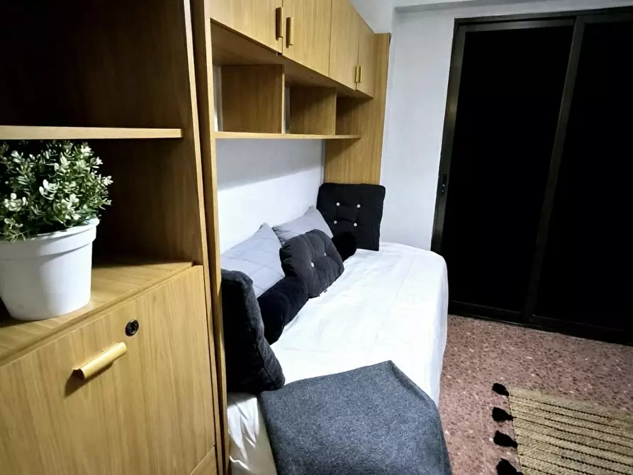 Immagine 7 di Camera in affitto  in Avinguda del Doctor Waksman a Valencia