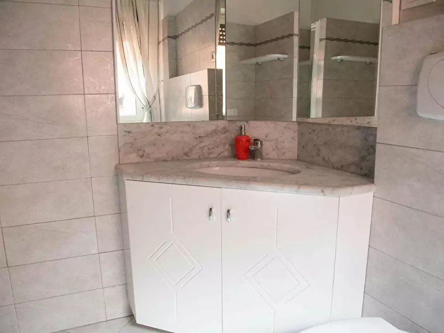 Immagine 9 di Camera in affitto  in Via Quirino Majorana a Roma