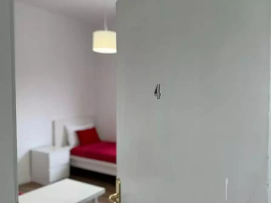 Immagine 1 di Camera condivisa in affitto  in Piazza di San Jacopino a Firenze