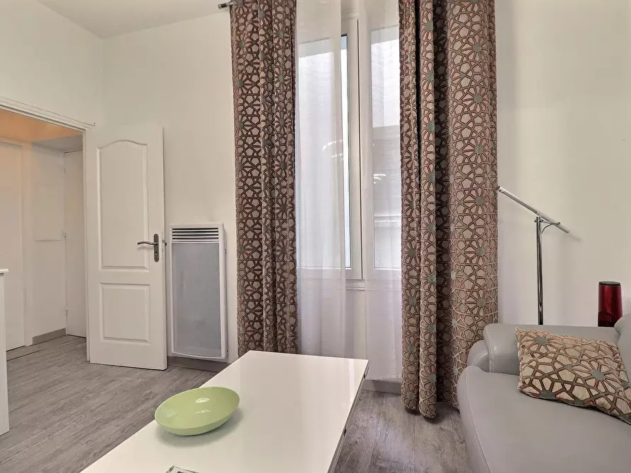 Immagine 5 di Appartamento in affitto  in Rue Mazarine a Paris 06