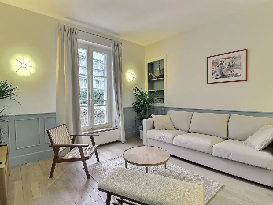 Immagine 1 di Appartamento in affitto  in Rue de Chaillot a Paris 16