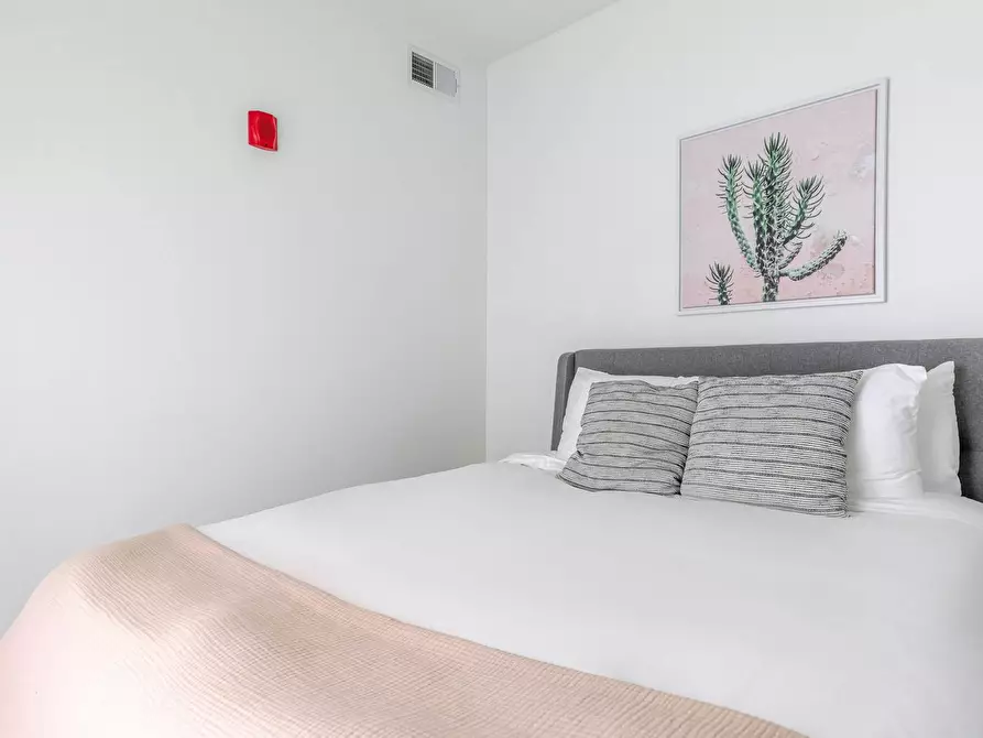 Immagine 9 di Appartamento in affitto  in North Addison Avenue a Ancona