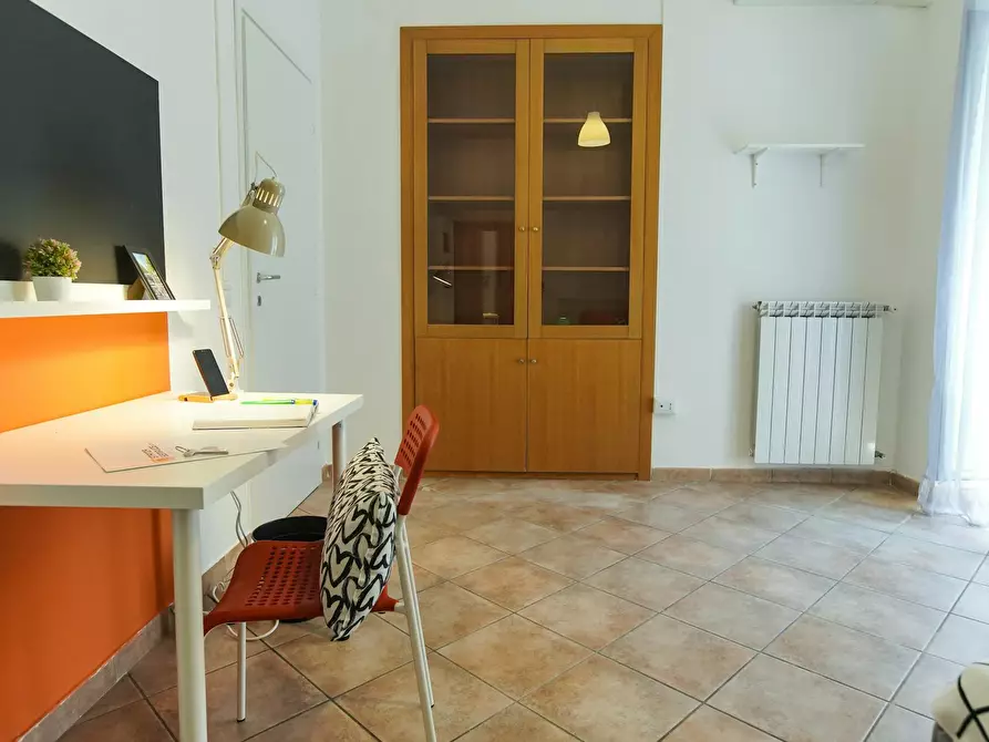 Immagine 3 di Camera in affitto  in Via Pignasecca a Napoli