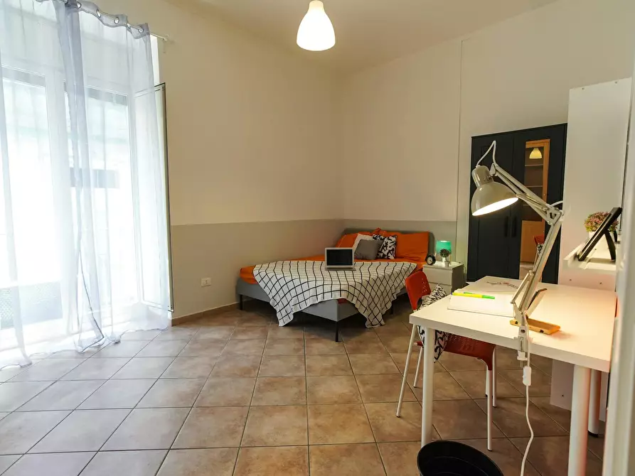 Immagine 1 di Camera in affitto  in Via Pignasecca a Napoli