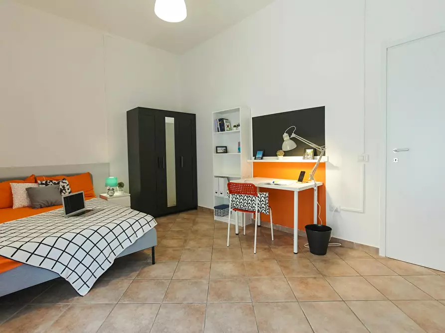 Immagine 2 di Camera in affitto  in Via Pignasecca a Napoli