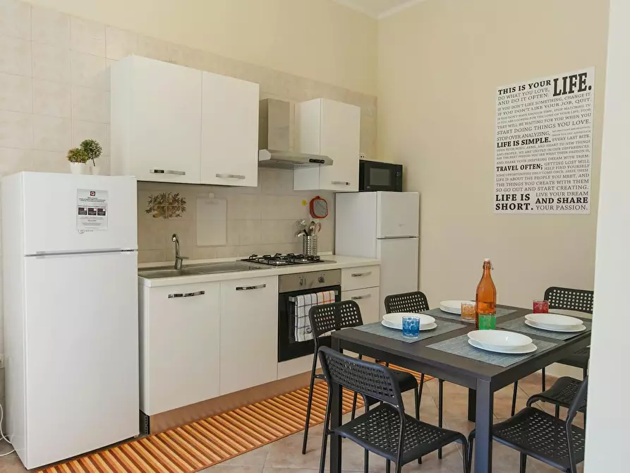 Immagine 9 di Camera in affitto  in Via Pignasecca a Napoli