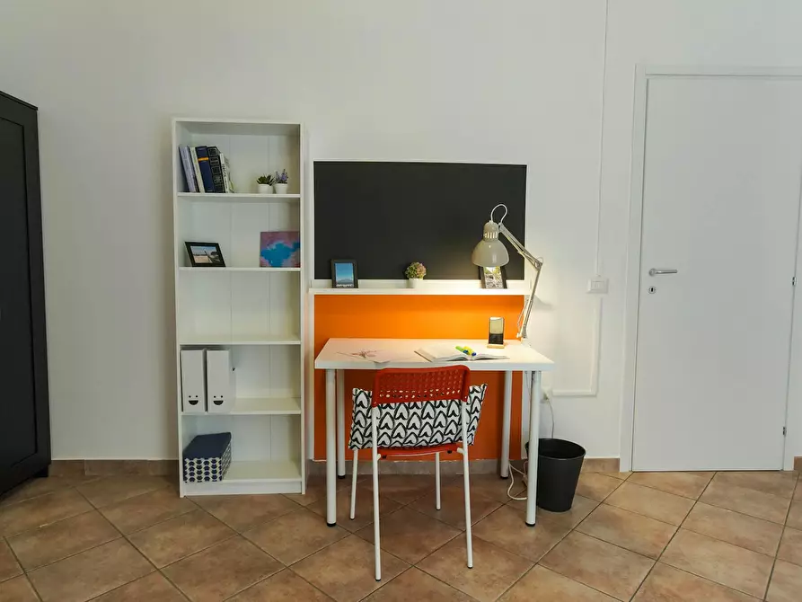 Immagine 5 di Camera in affitto  in Via Pignasecca a Napoli