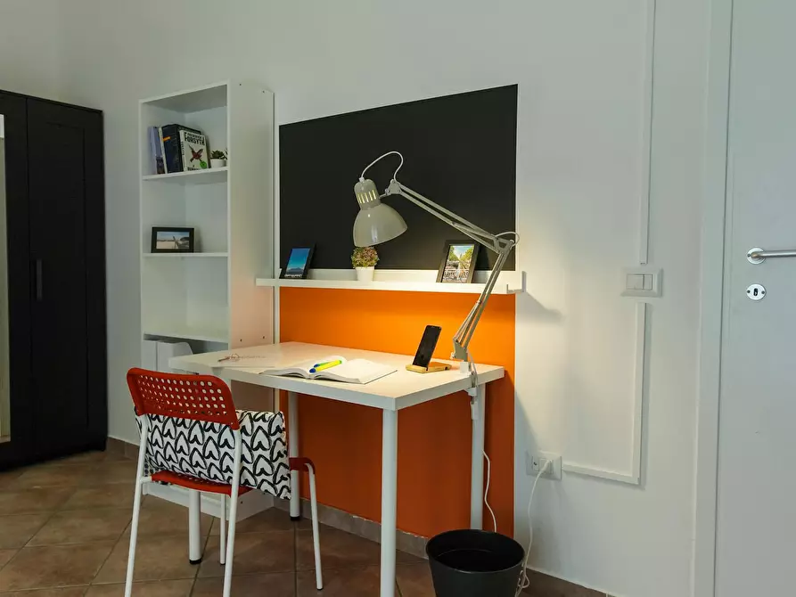 Immagine 4 di Camera in affitto  in Via Pignasecca a Napoli