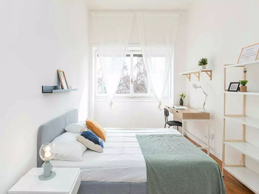 Immagine 1 di Camera in affitto  in Viale Coni Zugna a Milano