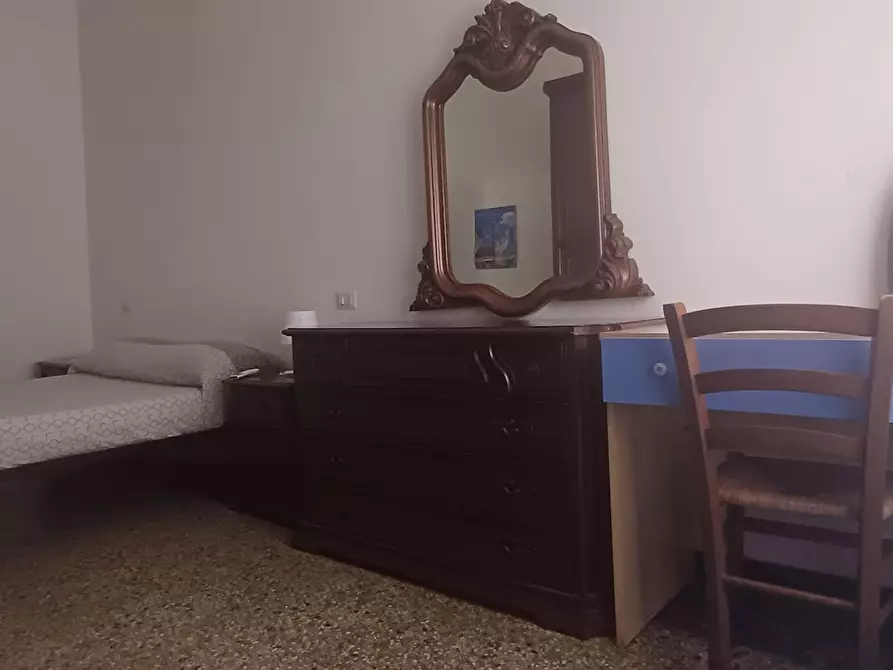Immagine 3 di Camera in affitto  in Via Costituzione a Cagliari