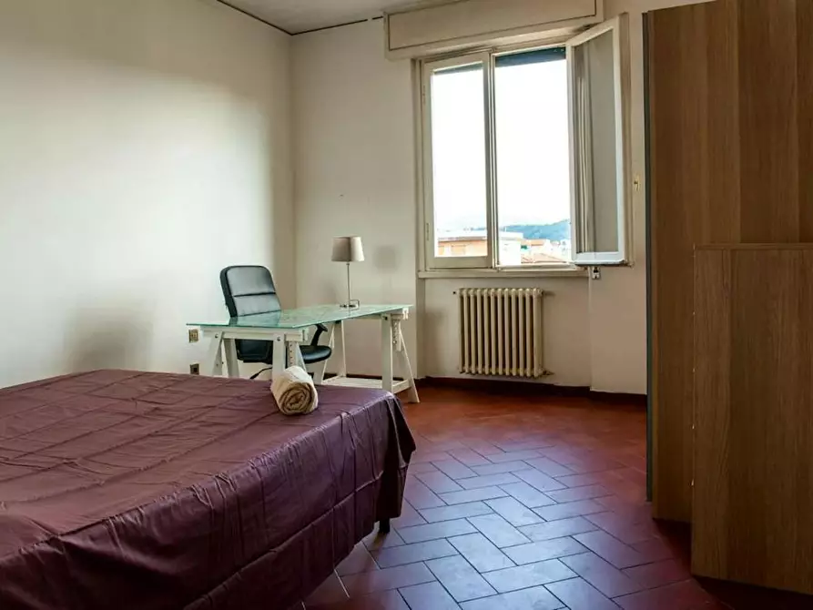 Immagine 2 di Camera in affitto  in Via Uguccione della Faggiola a Firenze