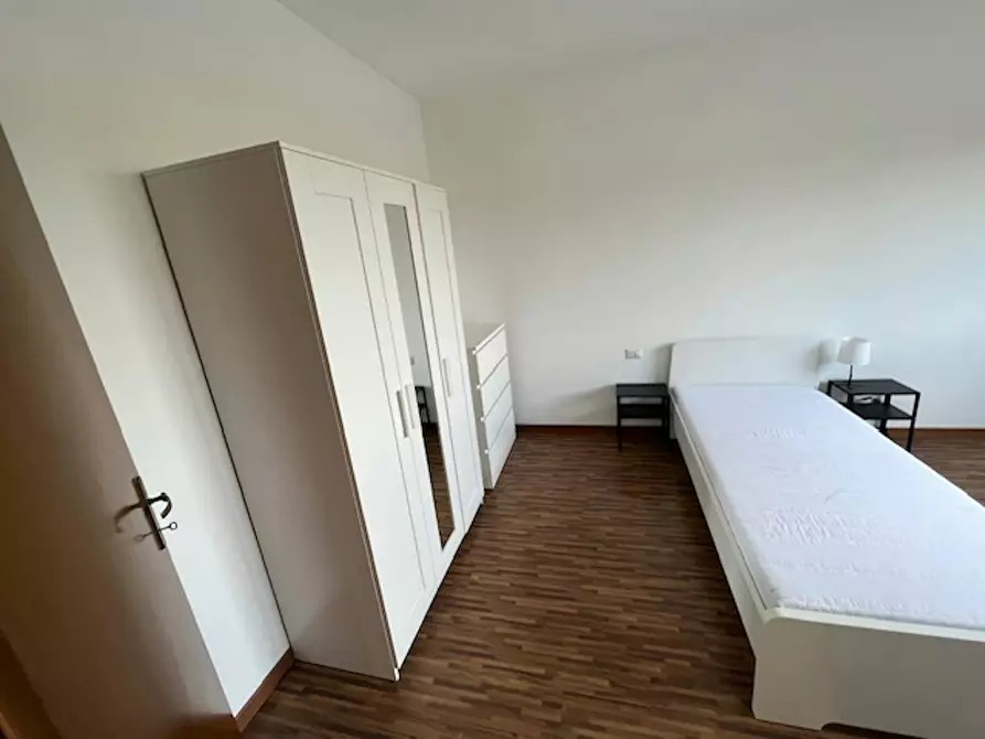 Immagine 4 di Camera in affitto  in Via Adamello a Vedano Al Lambro