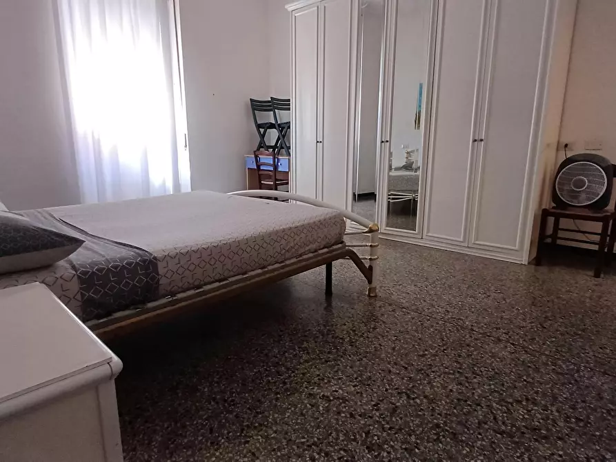 Immagine 5 di Camera in affitto  in Via Costituzione a Cagliari