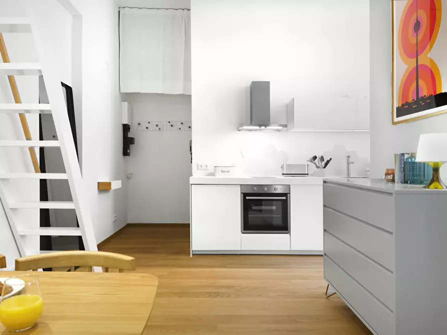 Immagine 8 di Appartamento in affitto  in Mommsenstraße a Berlin