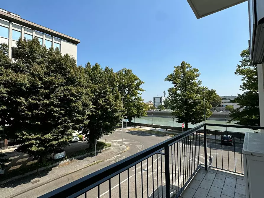 Immagine 10 di Camera in affitto  in Lungadige Capuleti a Verona