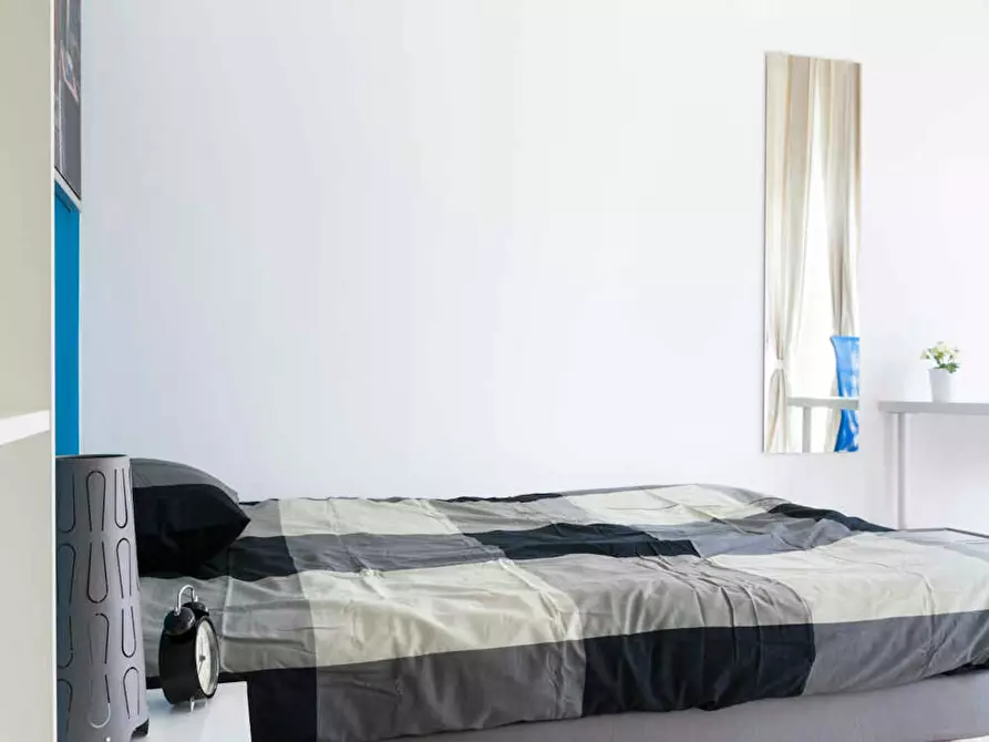 Immagine 3 di Camera in affitto  in Viale Coni Zugna a Milano