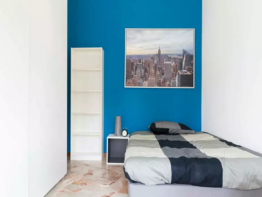 Immagine 1 di Camera in affitto  in Viale Coni Zugna a Milano