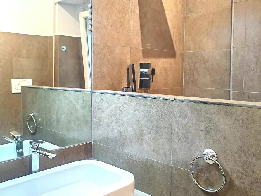 Immagine 7 di Appartamento in affitto  in Viale della Serenissima a Roma