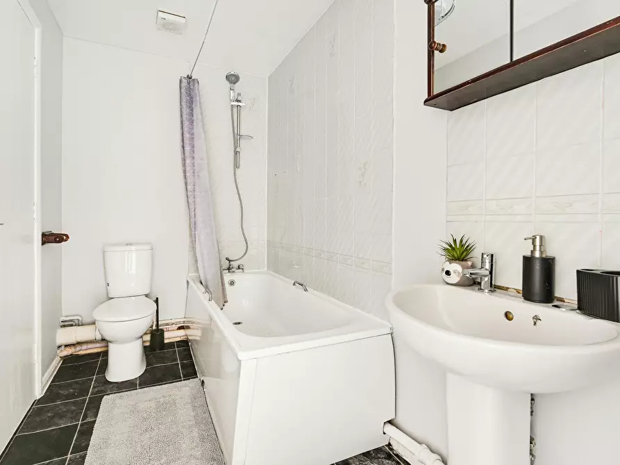 Immagine 9 di Casa indipendente in affitto  in Purdy Street a Poplar