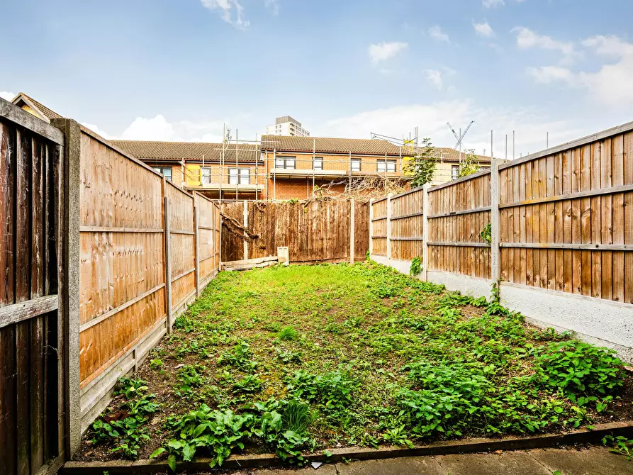 Immagine 8 di Casa indipendente in affitto  in Purdy Street a Poplar