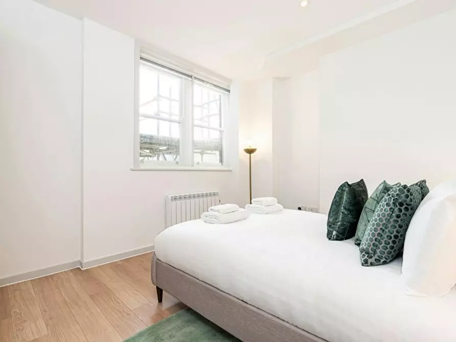 Immagine 10 di Appartamento in affitto  in Irving Street a Camden Town