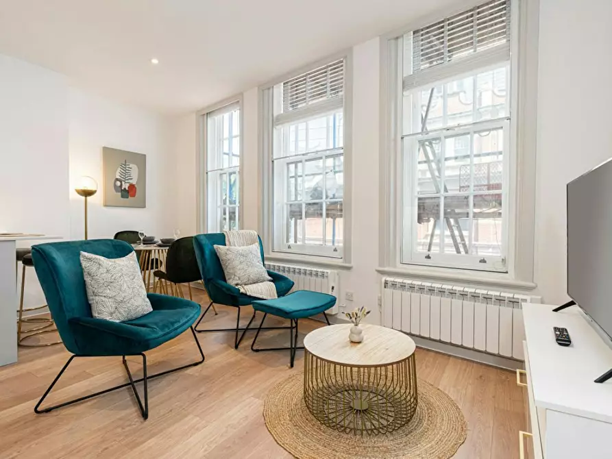 Immagine 1 di Appartamento in affitto  in Irving Street a Camden Town