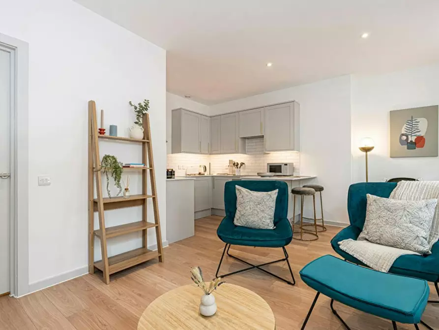 Immagine 2 di Appartamento in affitto  in Irving Street a Camden Town
