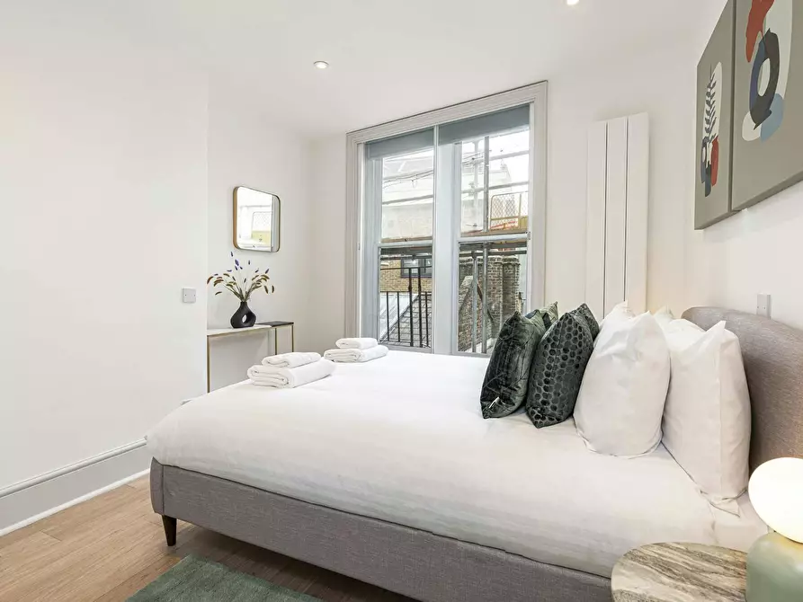 Immagine 10 di Appartamento in affitto  in Irving Street a Camden Town