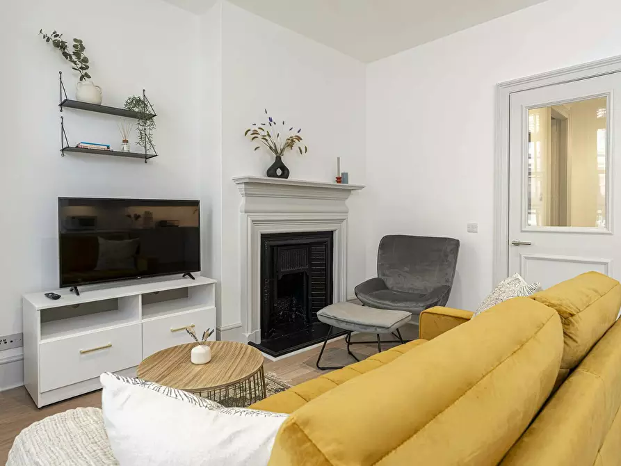 Immagine 7 di Appartamento in affitto  in Irving Street a Camden Town