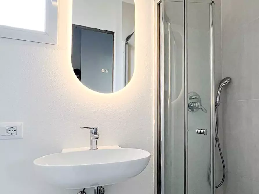 Immagine 5 di Camera in affitto  in Viale Molise a Milano