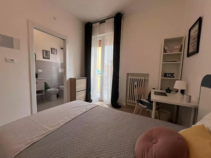 Immagine 10 di Camera in affitto  in Via Leandro Alberti a Bologna