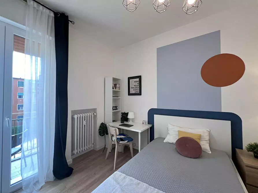 Immagine 4 di Camera in affitto  in Via Leandro Alberti a Bologna