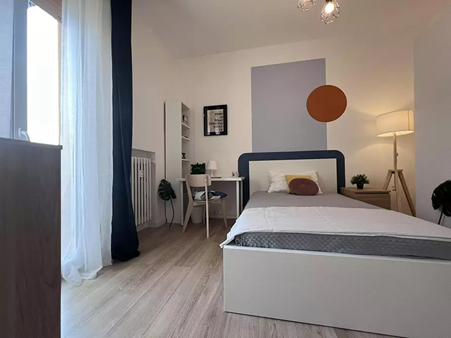 Immagine 2 di Camera in affitto  in Via Leandro Alberti a Bologna