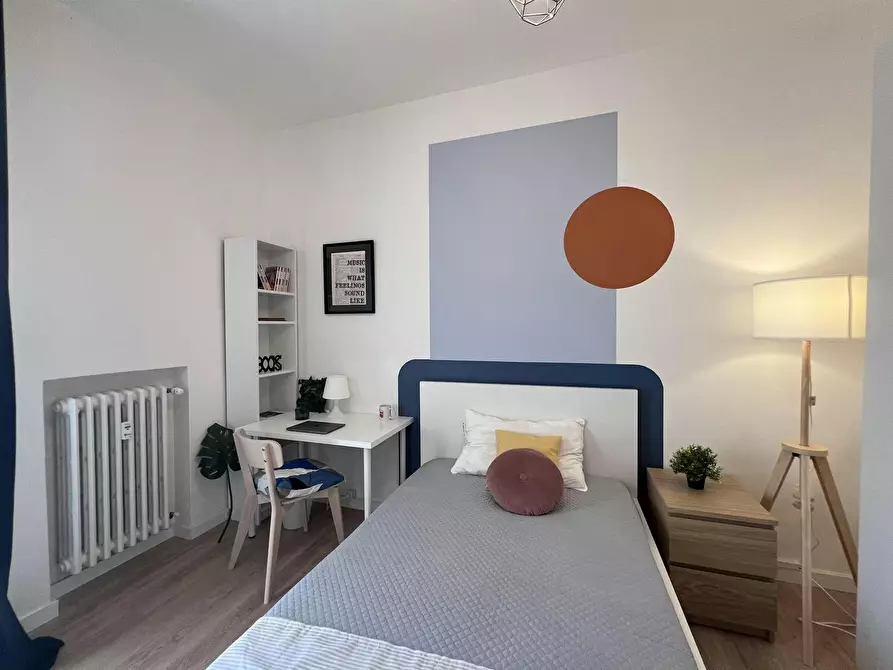 Immagine 5 di Camera in affitto  in Via Leandro Alberti a Bologna