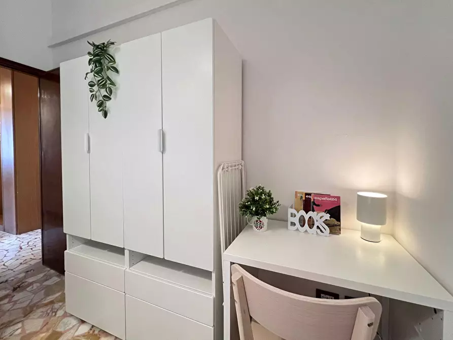 Immagine 8 di Camera in affitto  in Via Santa Maria Maggiore a Bologna