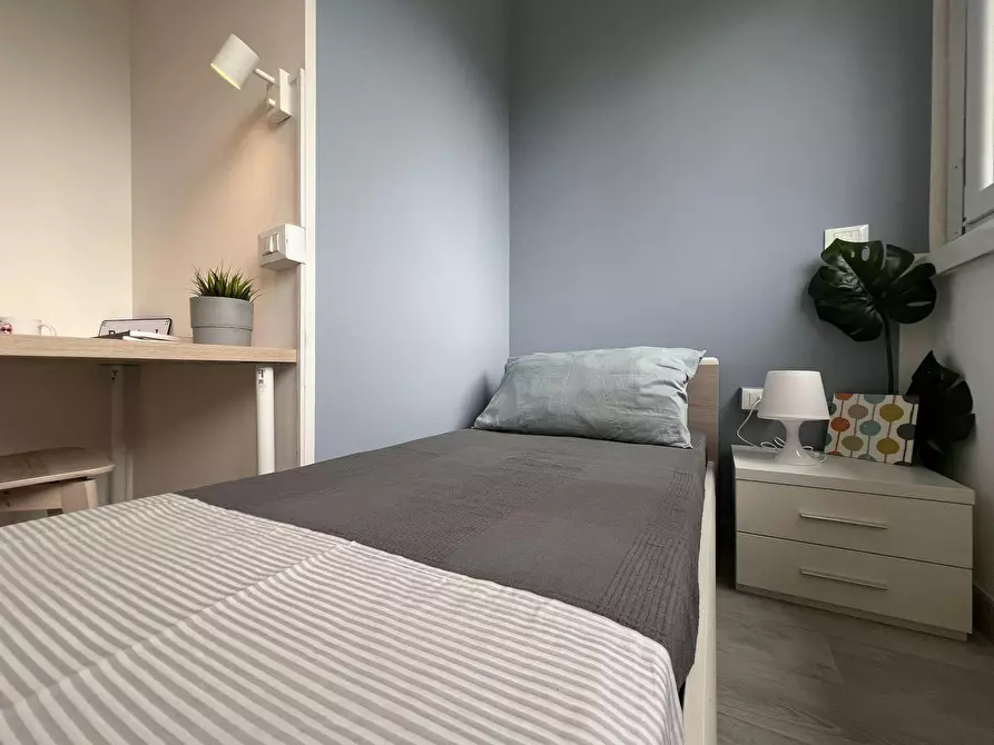 Immagine 10 di Camera in affitto  in Via Genova a Bologna