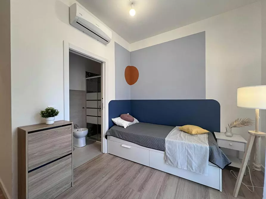 Immagine 5 di Camera in affitto  in Via Leandro Alberti a Bologna