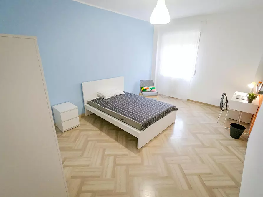 Immagine 1 di Camera in affitto  in Via Giulio Petroni a Bari