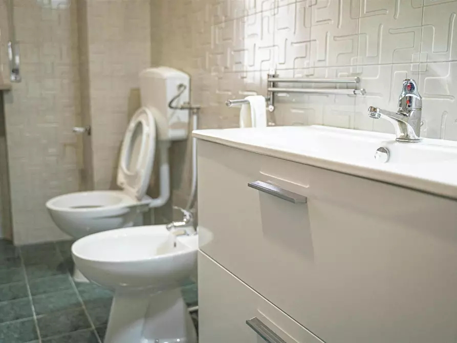 Immagine 7 di Camera in affitto  in Via Giulio Petroni a Bari