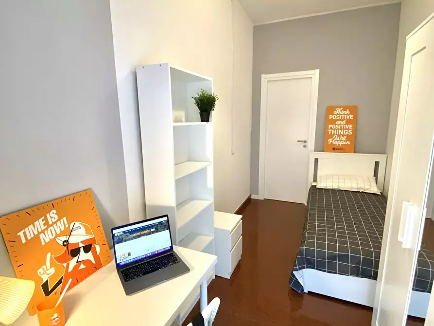 Immagine 1 di Camera in affitto  in Via Prospero Petroni a Bari