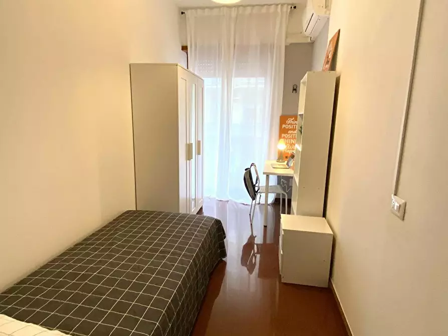 Immagine 2 di Camera in affitto  in Via Prospero Petroni a Bari