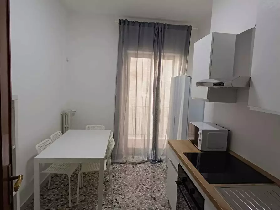 Immagine 4 di Camera in affitto  in Piazza G. Garibaldi a Bari