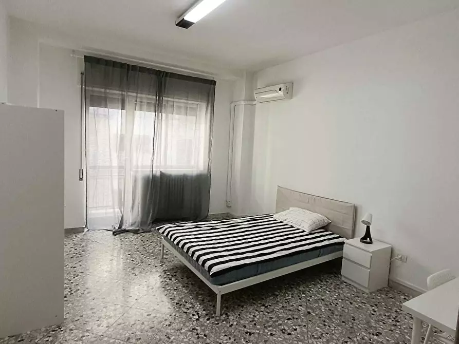 Immagine 3 di Camera in affitto  in Piazza G. Garibaldi a Bari